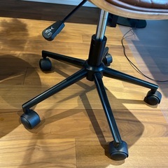 【お譲り先決まりました】キャスター付き椅子の画像