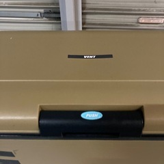 M90　サンカ バンセレーノ ワンプッシュで開閉できる クーラーボックス ジャーマンカーキ(マット仕様) 24.5L ふたが外せてお手入れ簡単 フィッシングクーラー 釣り キャンプ (幅48×奥行30×高さ32cm) SVES-#25KAの画像