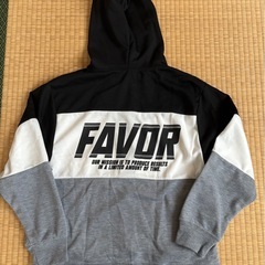 新品　パーカー　160センチの画像