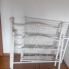 ベッドフレームの画像