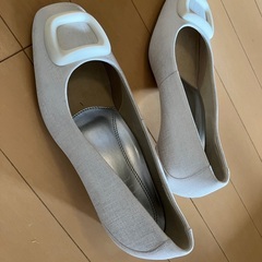 Fitbitパンプス　オフホワイト２４.5センチ1〜2回のみ使用の画像
