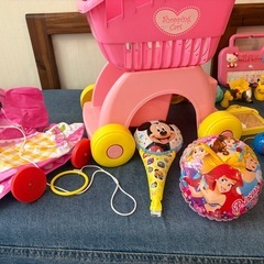 おままごと　ショッピングカート＋おもちゃ色々の画像