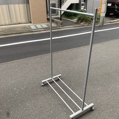 ハンガーラック　キャスターつきの画像
