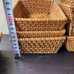 アタとラタンのカゴの画像