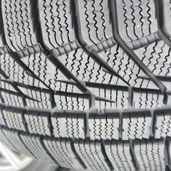 205/60R16 スタッドレスタイヤ + JOKERアルミホイールの画像
