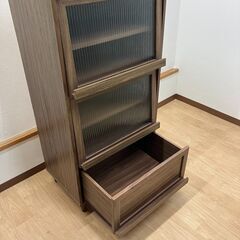 stp-3463　脚付き　キャビネット　ブラウン　幅60cm　フラップ扉付き　アンティーク調　リビング収納　キッチ収納　食器棚　カップボードの画像