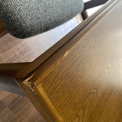 ダイニングテーブルと椅子の画像