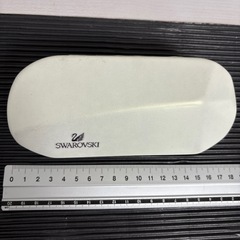 スワロフスキー のメガネケースの画像