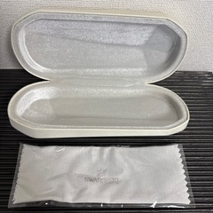 スワロフスキー のメガネケースの画像