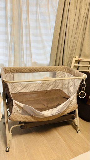 販売 【引き中】nKino Linpo ベビーベッド 添い寝ベッド（カーキ）