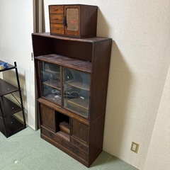 アンティーク収納棚の画像