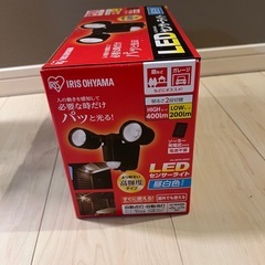 アイリスオーヤマ センサーライト LED ソーラー式 防犯 LSL-SBTN-400Dの画像