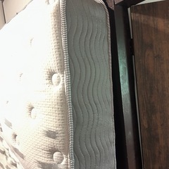 ZINUS セミダブルマットレスの画像