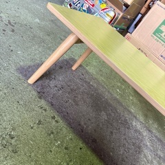 折りたたみテーブルの画像
