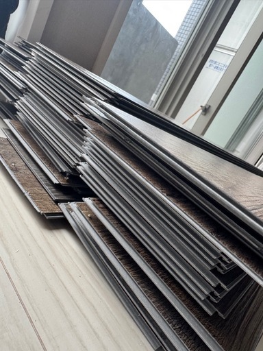 フロアタイル 木目 86枚　接着剤不要 防水 玄関 キッチン