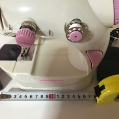 小さいミシンの画像