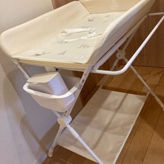 オムツ交換台の画像