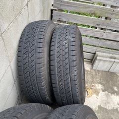 ハイエース　スタッドレスタイヤの画像