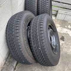 ハイエース　スタッドレスタイヤの画像