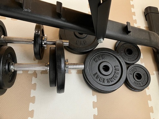フラットベンチとダンベルセット