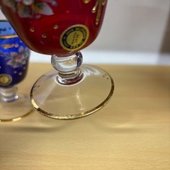 ✨ベネチアンガラス 赤＆青 花柄グラス 2個セット✨の画像