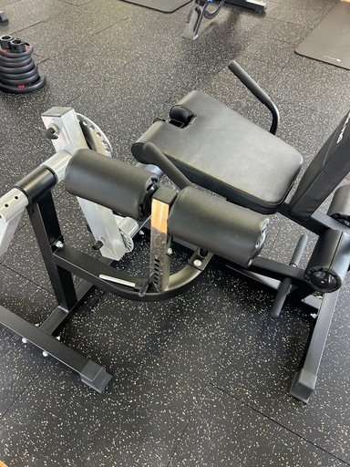 【値下げしました】IROTECレッグエクステンション・カールマシン　トレーニングマシン　ジム専用マシン