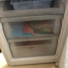 ①Haier冷蔵庫23年式ホワイト。 下が冷凍庫。の画像