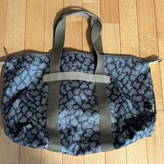 イヴ・サンローラン　旅行カバンの画像