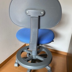 子供用学習机用のイスの画像