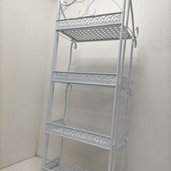 ホワイト アイアンラック 4段 シェルフ 棚 アンティーク調 姫系家具 ガーデンラック 室内収納 飾り棚 ロココ風　251021-8Aの画像