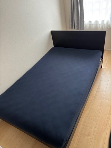 【新品カバー付き】セミダブルベッド　マットレス付き