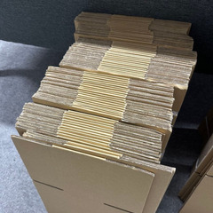 新品未使用のダンボールの画像