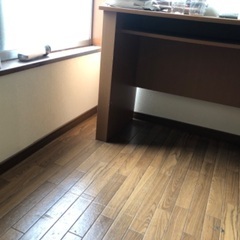 テーブルといすの画像