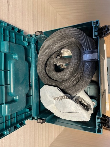 マキタ充電式丸ノコ、集塵機セット箱付き