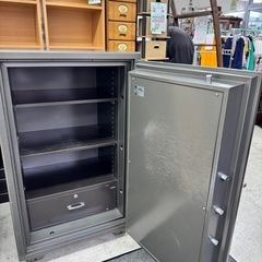 会員の方限定‼️無料0円です。【大型金庫　キー付】27ー158の画像