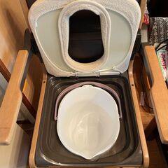 介護用ポータブルトイレ(木製)の画像