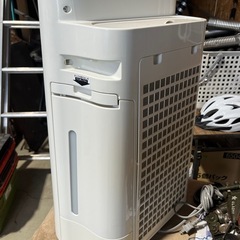 シャープ　加湿空気清浄機　ホワイト　プラズマクラスターイオン　パワフル吸じん　スピード循環　学習タイム　２０１７年製　ＫＣ－Ｇ４０の画像