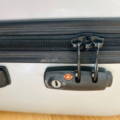 キャリーケース　シルバーの画像