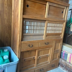古い水屋箪笥の画像