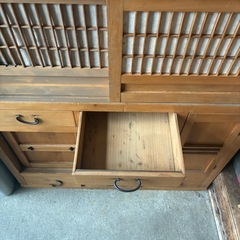 古い水屋箪笥の画像