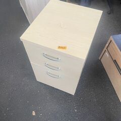 リサイクルショップどりーむ荒田店　No5005 袖机　キャスター付き　三段収納の画像