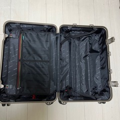 【10月25日午後引取り限定】福岡市東区　スーツケースの画像