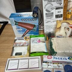【B348】日用品/雑貨/色々まとめ/焼桐/キッチンマット/ドライヤー/懐中電灯/除菌ミスト/軍手/ブルーシート他の画像