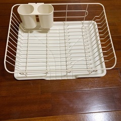 鍋、水切りカゴ、蒸し用のザルの画像