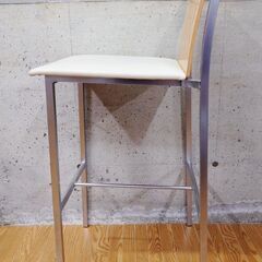 ② カウンターチェア 業務用家具 ハイチェア 背もたれ付き 白系 ホワイト系 座面 クッション座面 スチール脚 1客 椅子 インテリアの画像