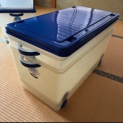 大型　プラスチック　収納ケース　4個の画像
