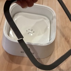 【無料】こぼれない 水飲み器（ジャンクですが普通に使えます）の画像