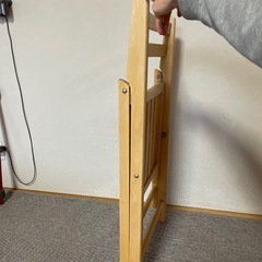 折りたためるウッドチェアー　の画像