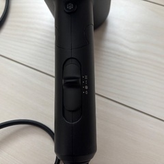 ドライヤーとヘッドマッサージ機の画像