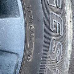 トヨタハイラックス純正タイヤの画像